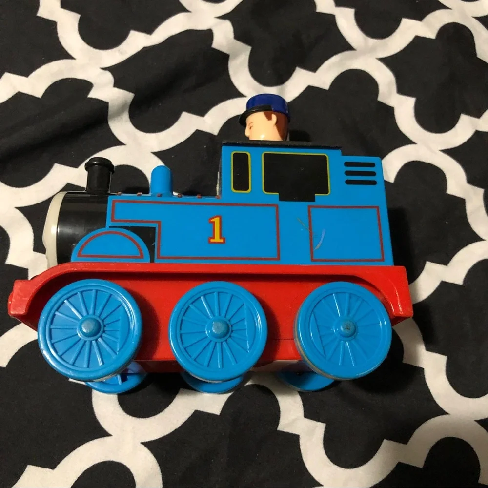 2004 TOMY Thomas & Friends Thomas Beginner Set: Thomas Replacement Train Toy.